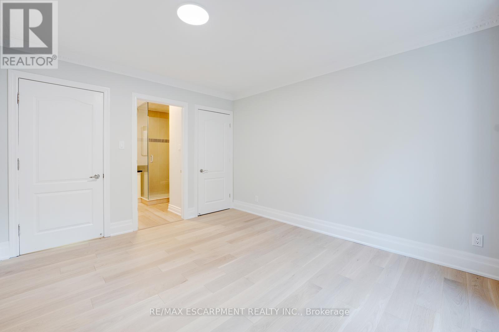 8 Ridgewood Drive, Richmond Hill, Ontario  L4E 3M1 - Photo 35 - N12481165