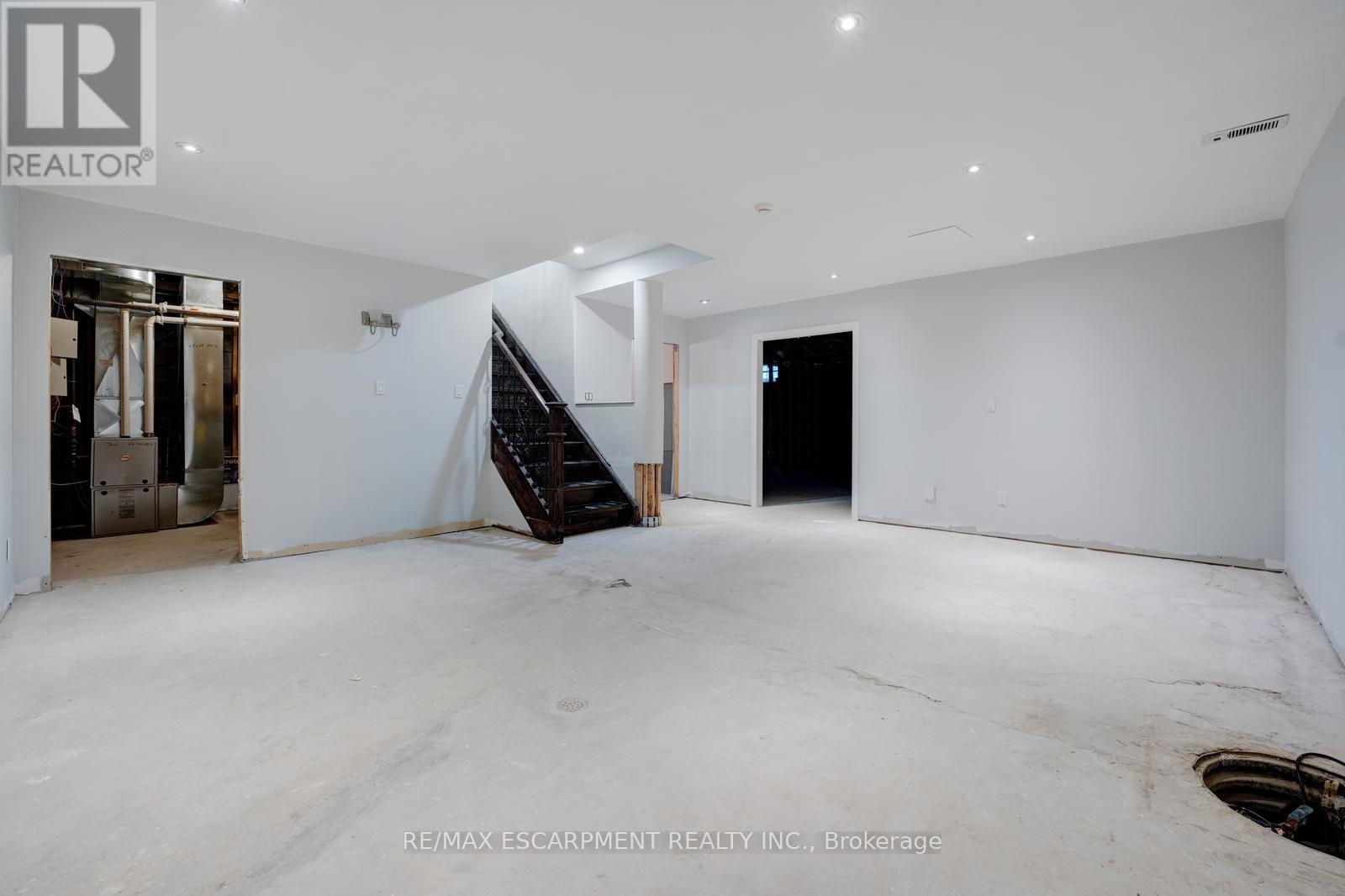 8 Ridgewood Drive, Richmond Hill, Ontario  L4E 3M1 - Photo 43 - N12481165