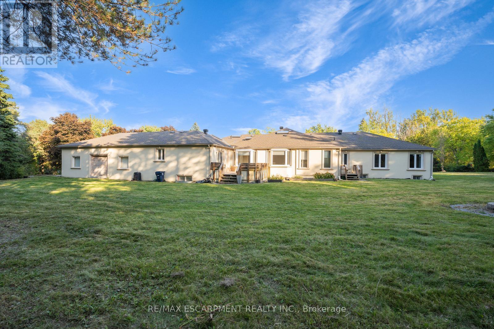 8 Ridgewood Drive, Richmond Hill, Ontario  L4E 3M1 - Photo 48 - N12481165
