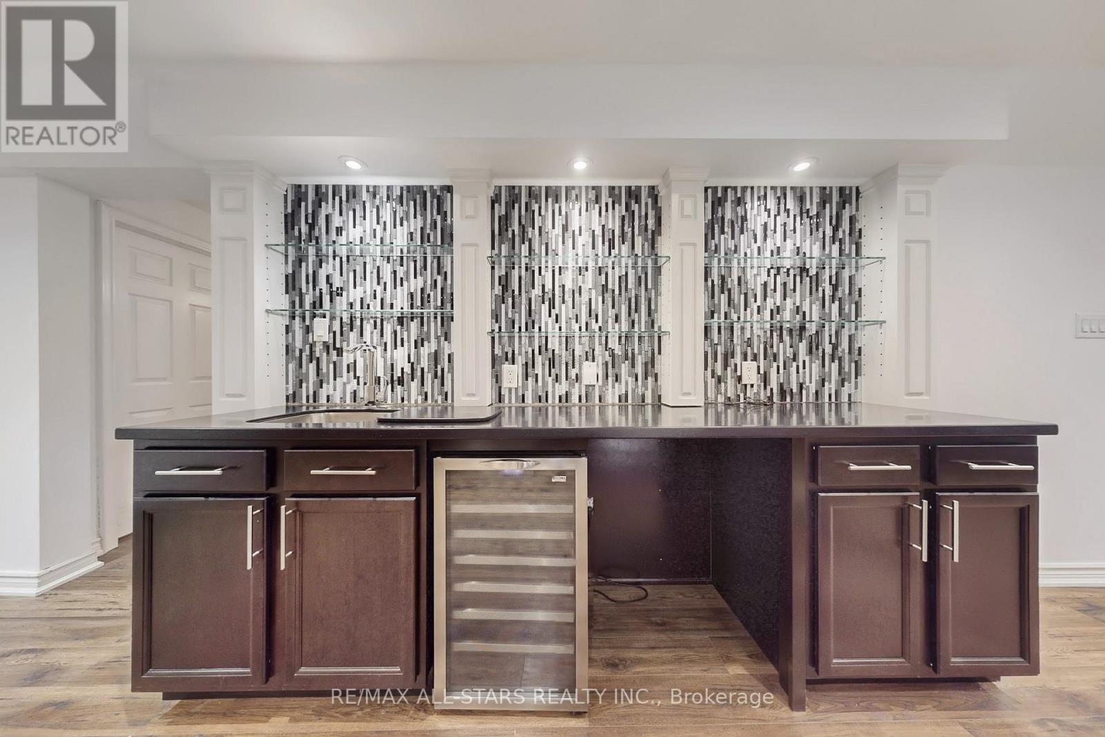 2400 Tesla Crescent, Oakville, Ontario  L6H 7T6 - Photo 36 - W12480334