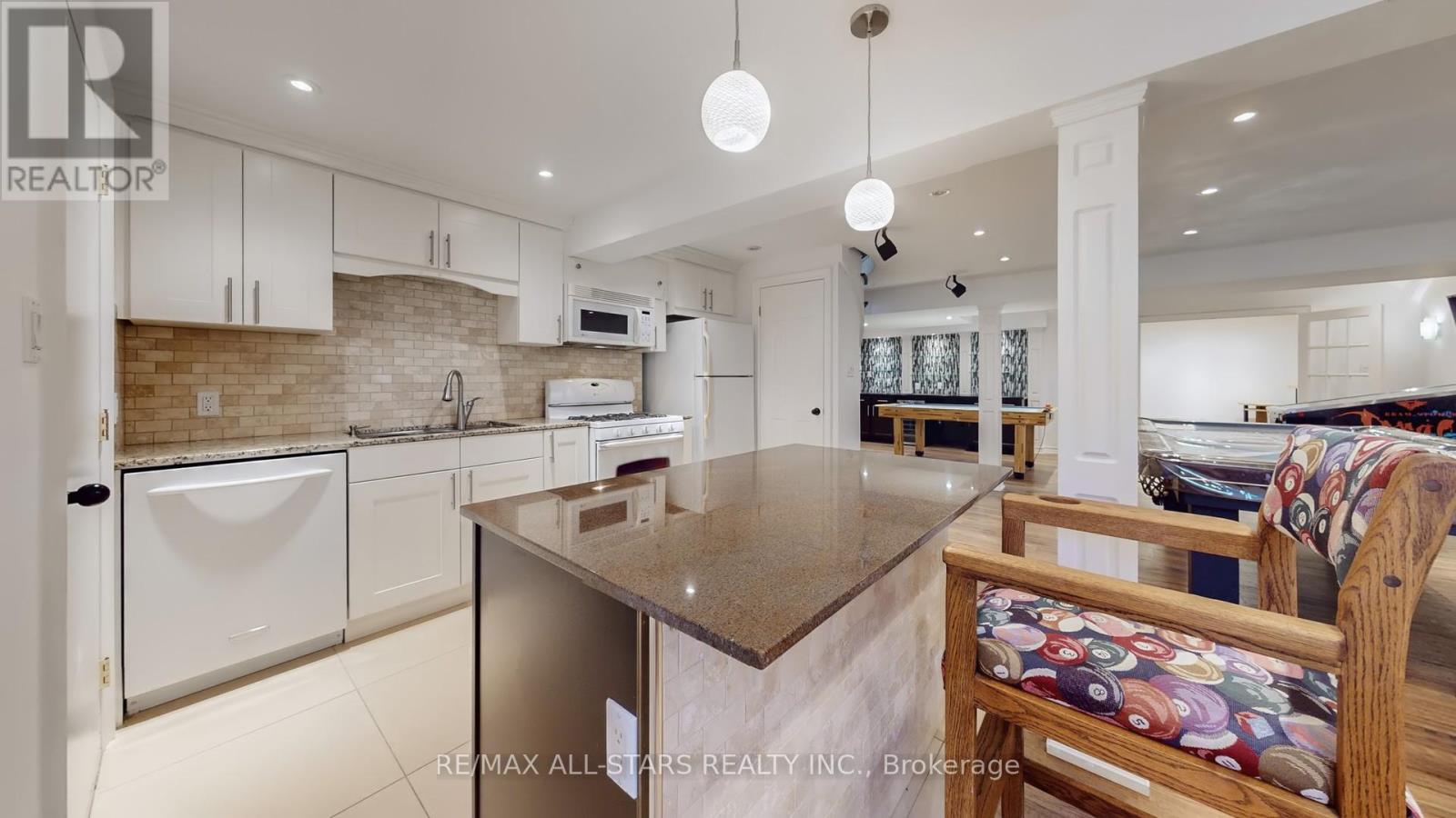 2400 Tesla Crescent, Oakville, Ontario  L6H 7T6 - Photo 32 - W12480334