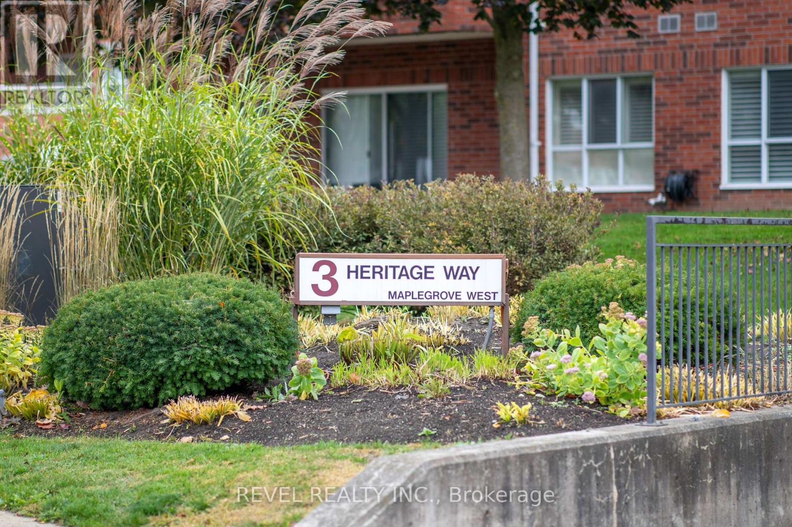 306 - 3 Heritage Way, Kawartha Lakes, Ontario  K9V 5Z1 - Photo 4 - X12481202