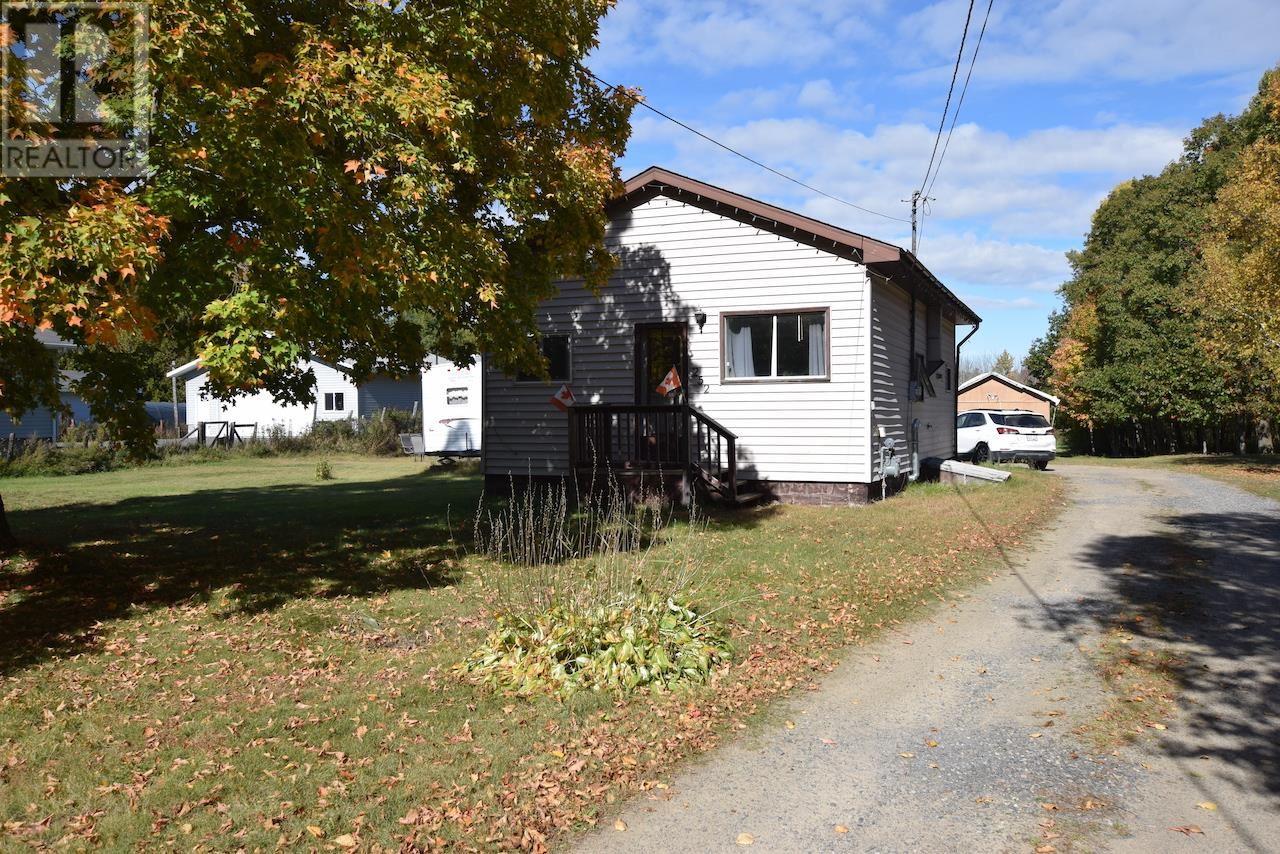 252 Youngfox Rd, Blind River, Ontario P0R 1B0 - Photo 2 - SM253080