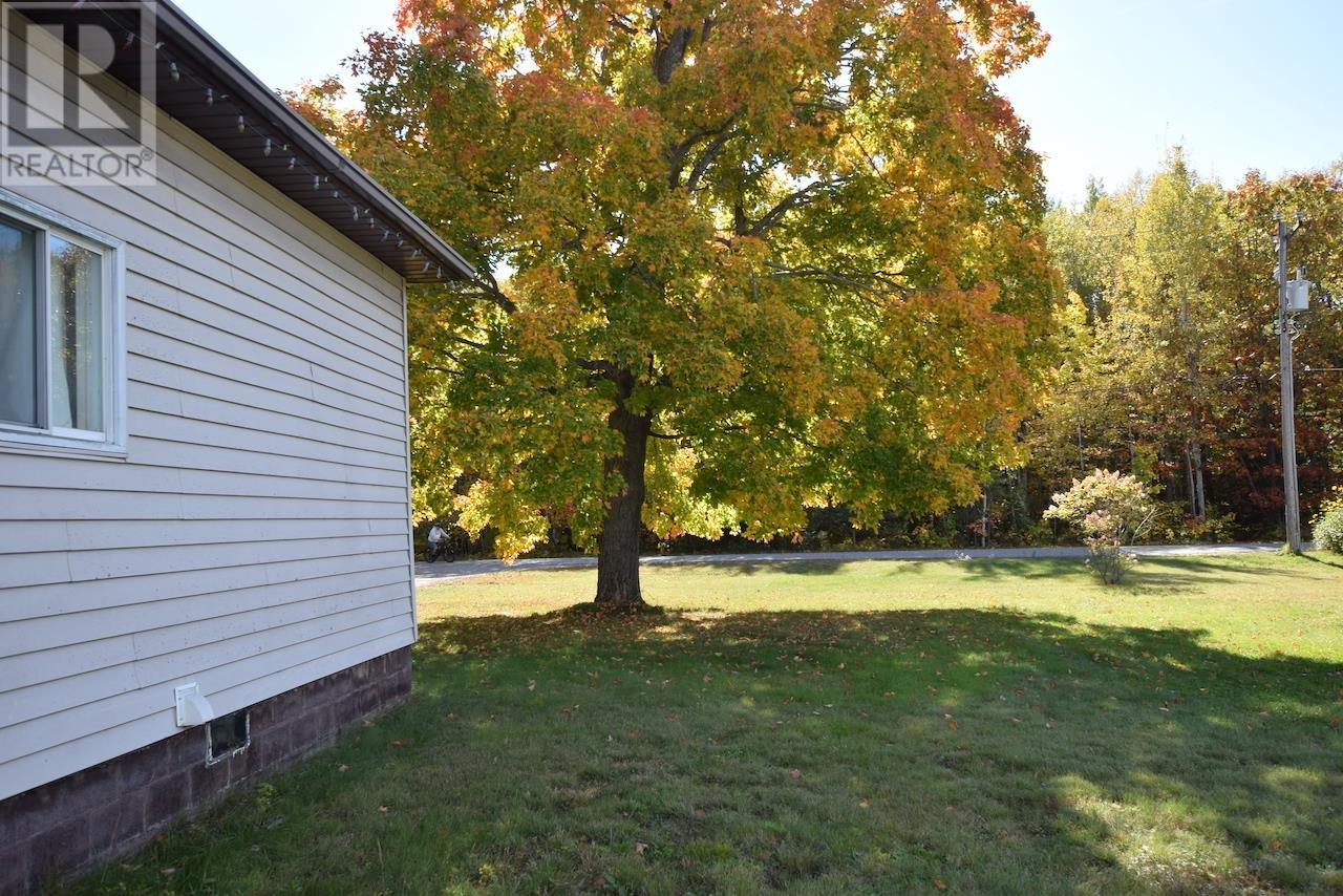 252 Youngfox Rd, Blind River, Ontario P0R 1B0 - Photo 6 - SM253080