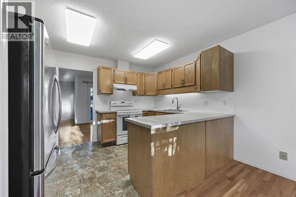 11, Coach Side Terrace Sw, Calgary, Alberta  T3H 1L6 - Photo 7 - A2266586