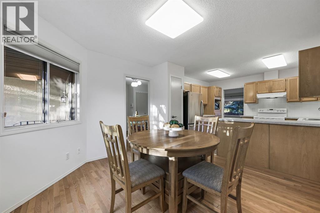11, Coach Side Terrace Sw, Calgary, Alberta  T3H 1L6 - Photo 11 - A2266586