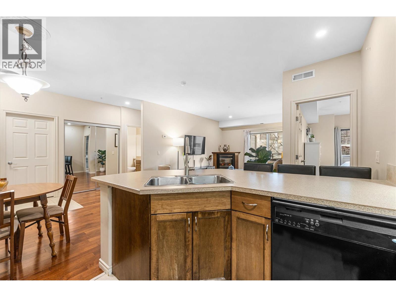 1007 Harvey Avenue Unit# 206, Kelowna, British Columbia  V1Y 6E4 - Photo 5 - 10366687