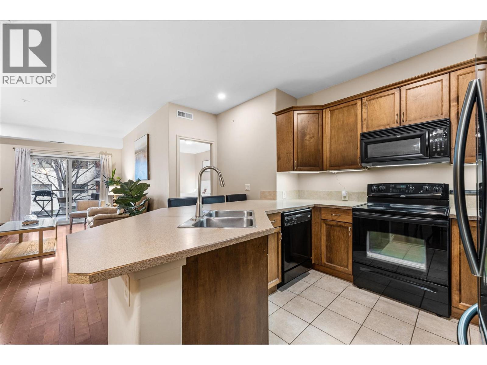 1007 Harvey Avenue Unit# 206, Kelowna, British Columbia  V1Y 6E4 - Photo 4 - 10366687