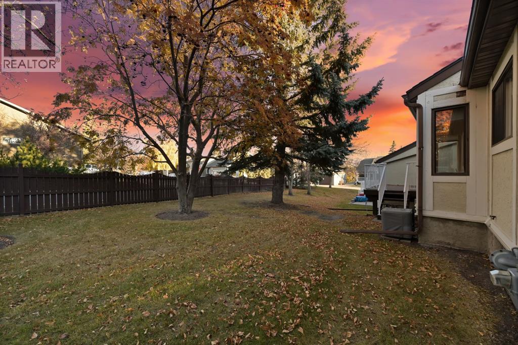 11, Coach Side Terrace Sw, Calgary, Alberta  T3H 1L6 - Photo 35 - A2266586