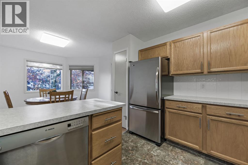 11, Coach Side Terrace Sw, Calgary, Alberta  T3H 1L6 - Photo 9 - A2266586
