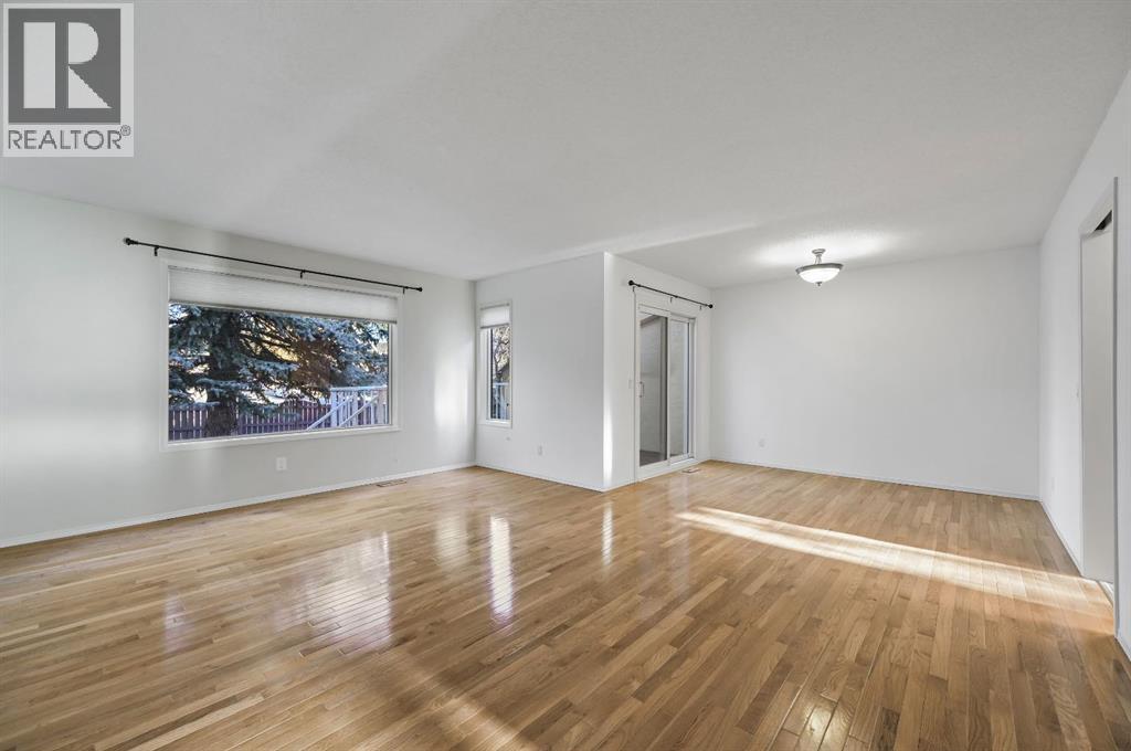 11, Coach Side Terrace Sw, Calgary, Alberta  T3H 1L6 - Photo 3 - A2266586