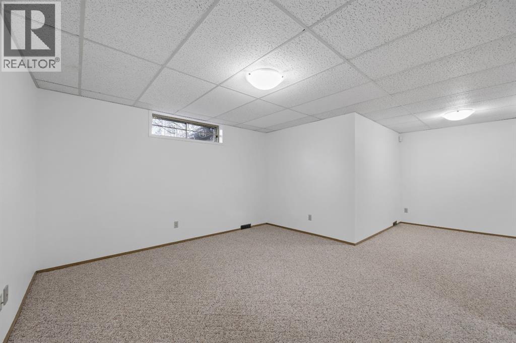 11, Coach Side Terrace Sw, Calgary, Alberta  T3H 1L6 - Photo 25 - A2266586