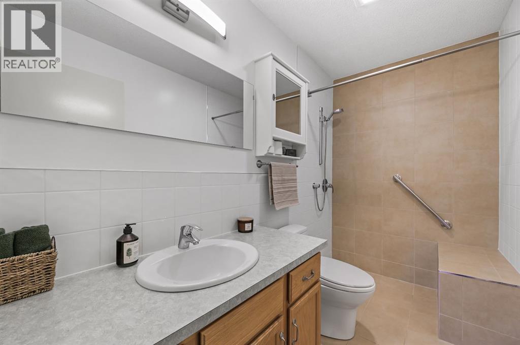 11, Coach Side Terrace Sw, Calgary, Alberta  T3H 1L6 - Photo 20 - A2266586