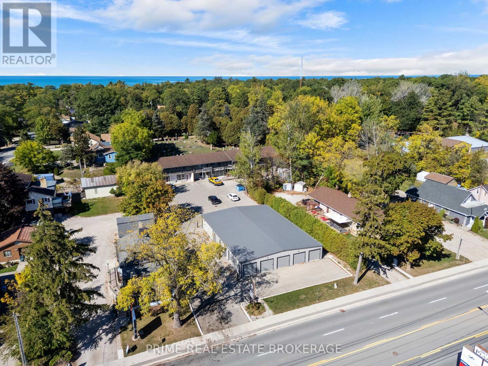 47 Ontario Street N, Lambton Shores, Ontario  N0M 1T0 - Photo 2 - X12481204