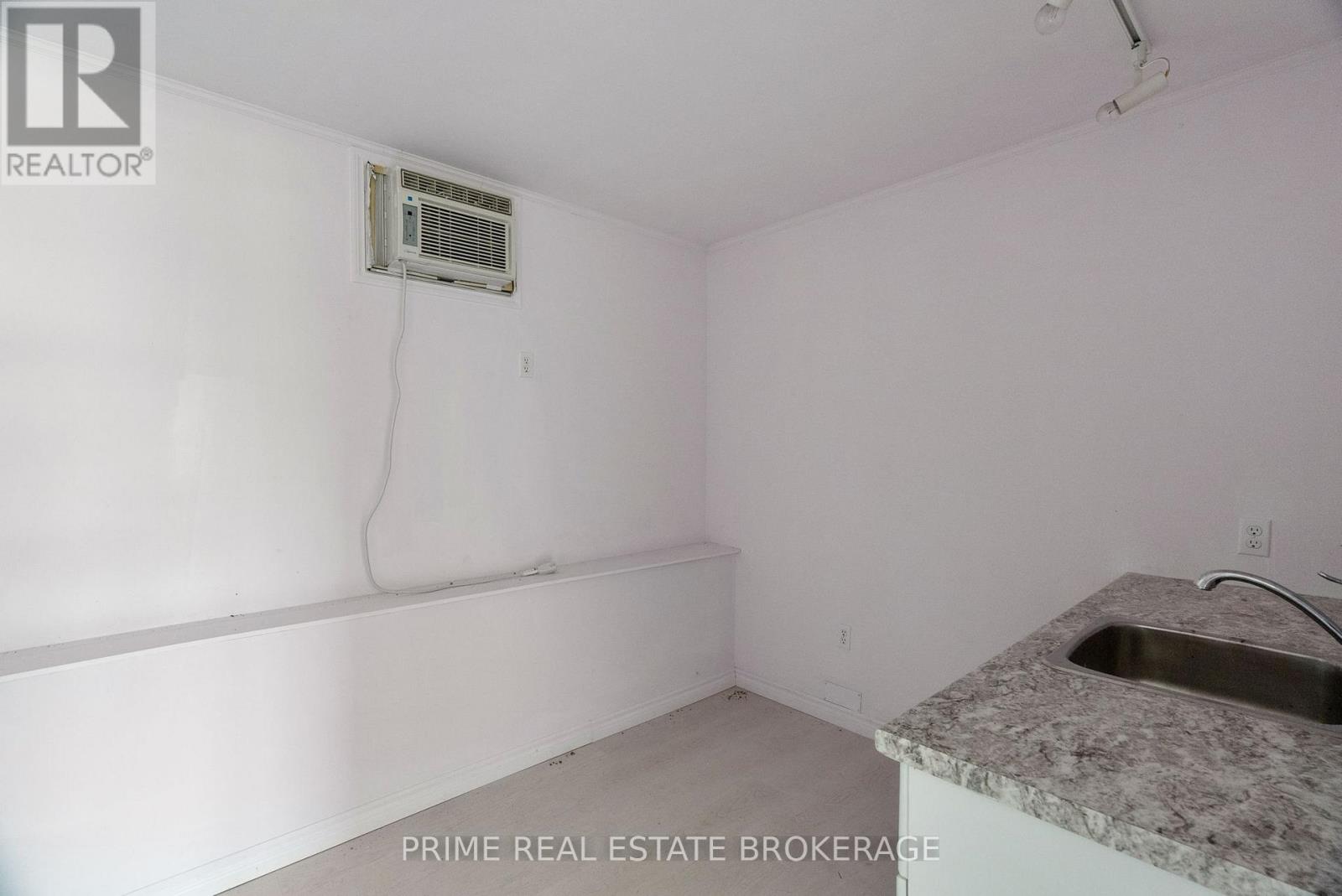 47 Ontario Street N, Lambton Shores, Ontario  N0M 1T0 - Photo 38 - X12481204