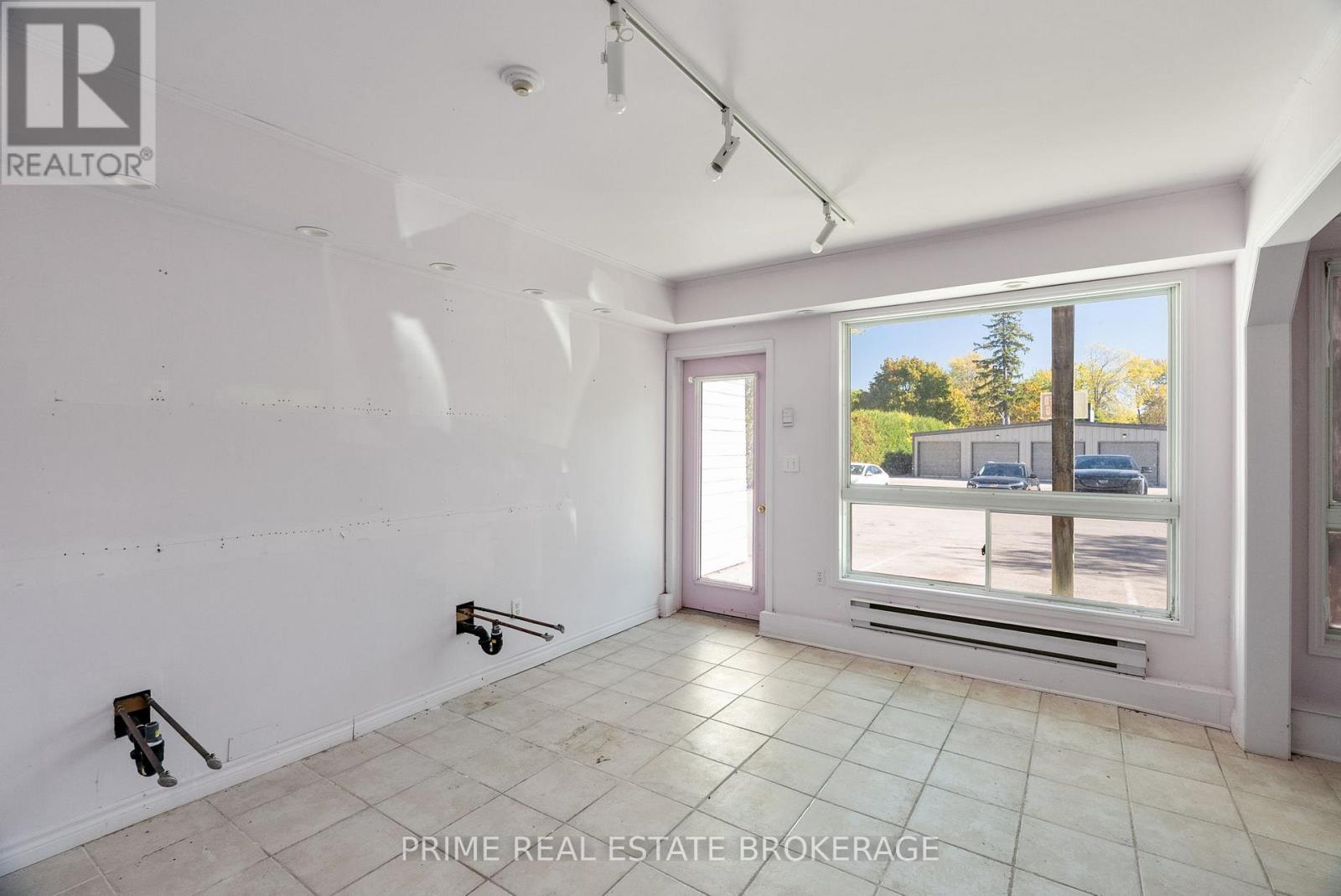 47 Ontario Street N, Lambton Shores, Ontario  N0M 1T0 - Photo 39 - X12481204