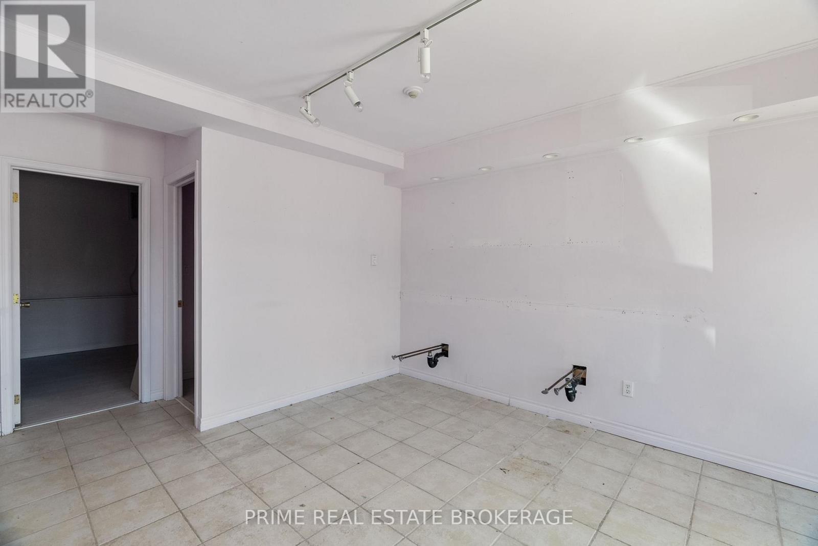 47 Ontario Street N, Lambton Shores, Ontario  N0M 1T0 - Photo 41 - X12481204