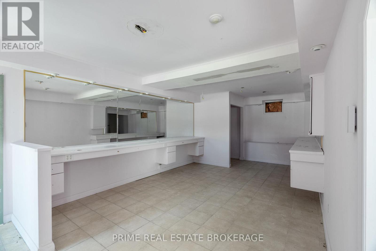47 Ontario Street N, Lambton Shores, Ontario  N0M 1T0 - Photo 42 - X12481204