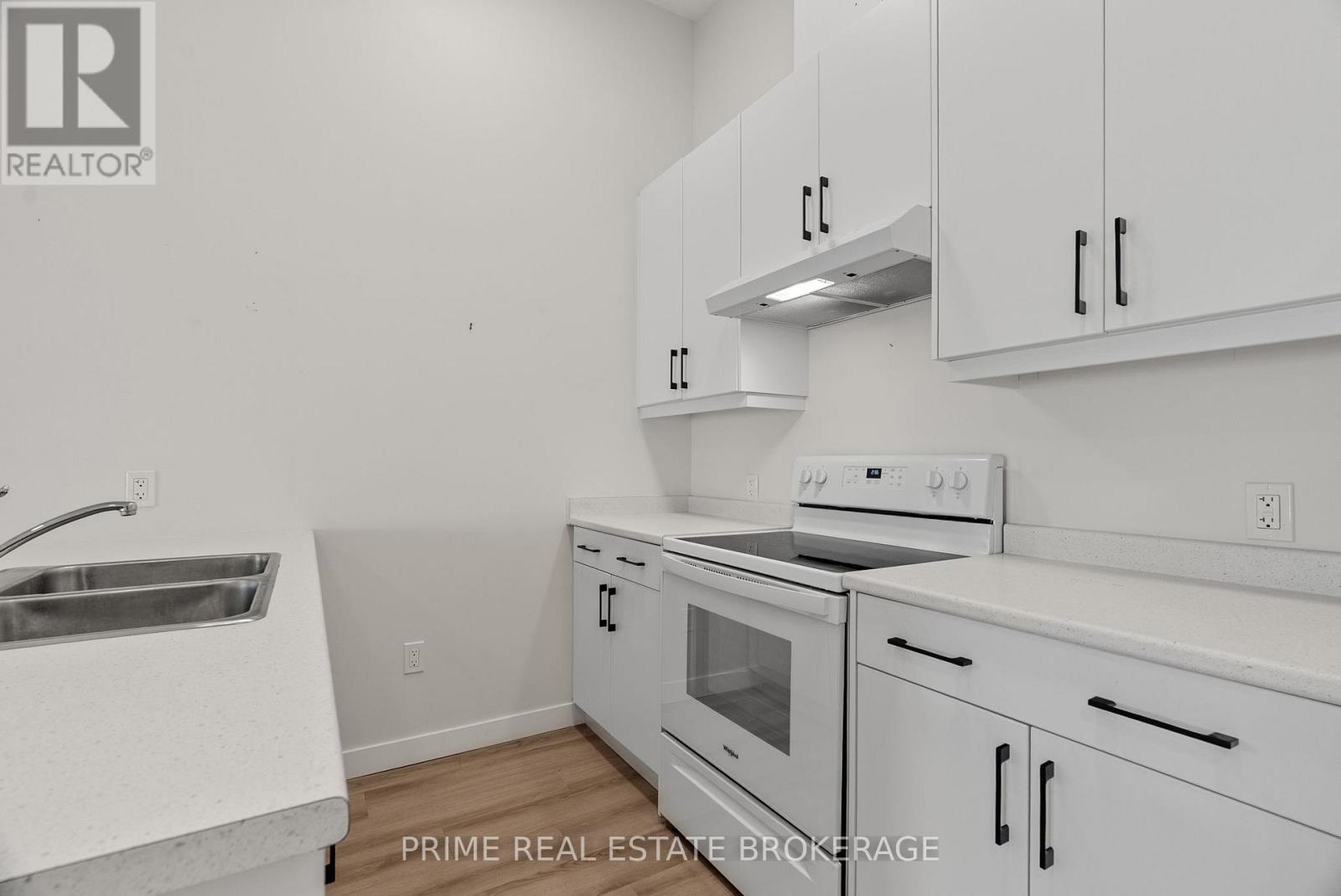 370 William Street, South Huron, Ontario  N0M 1S2 - Photo 14 - X12481207