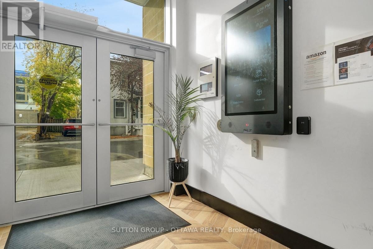 407 - 399 Winston Avenue, Ottawa, Ontario  K2A 1Y8 - Photo 6 - X12481210