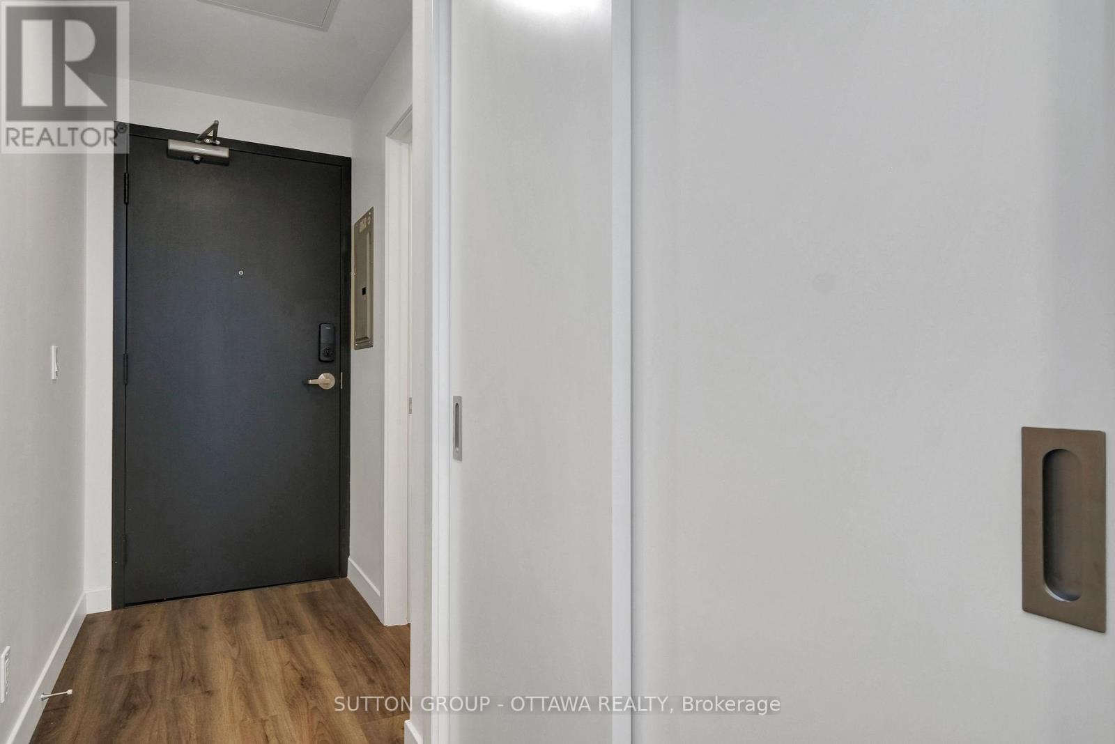 407 - 399 Winston Avenue, Ottawa, Ontario  K2A 1Y8 - Photo 9 - X12481210