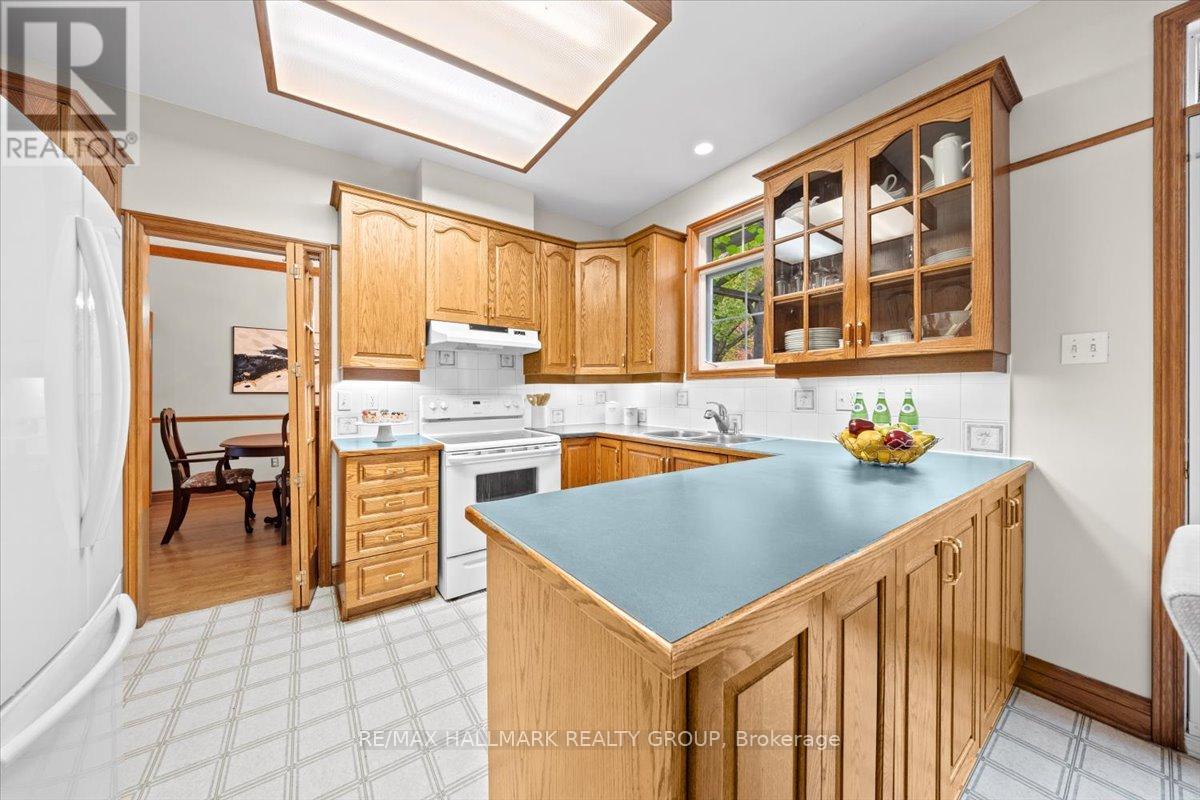 67 Mattawa Crescent, Ottawa, Ontario  K2M 2E8 - Photo 10 - X12481217