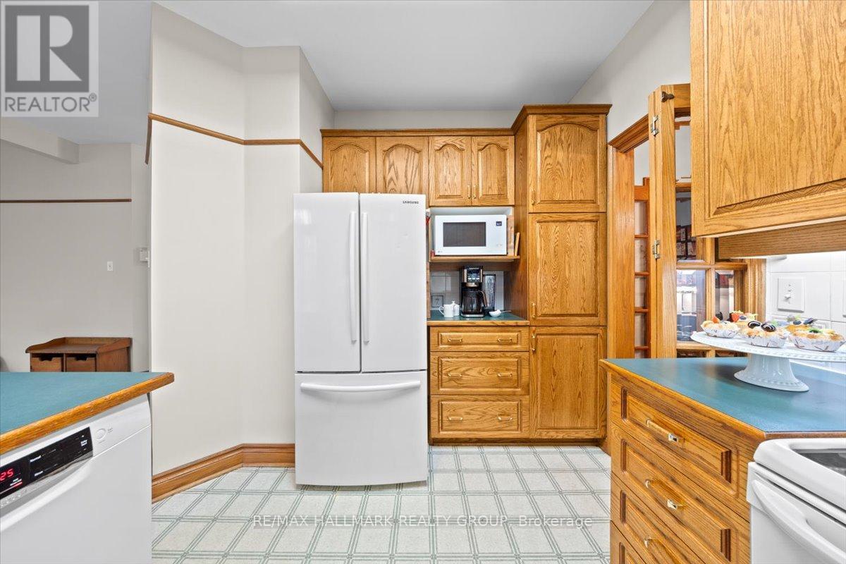 67 Mattawa Crescent, Ottawa, Ontario  K2M 2E8 - Photo 12 - X12481217