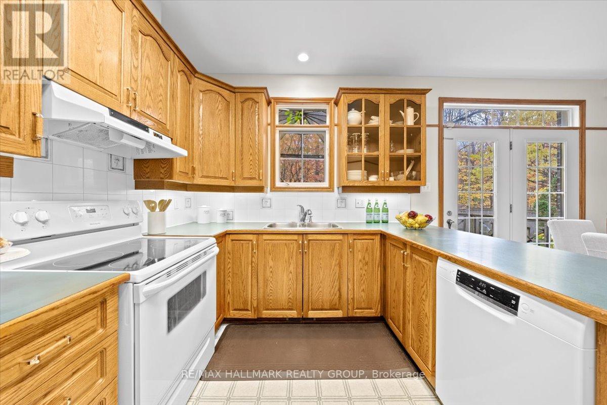 67 Mattawa Crescent, Ottawa, Ontario  K2M 2E8 - Photo 13 - X12481217