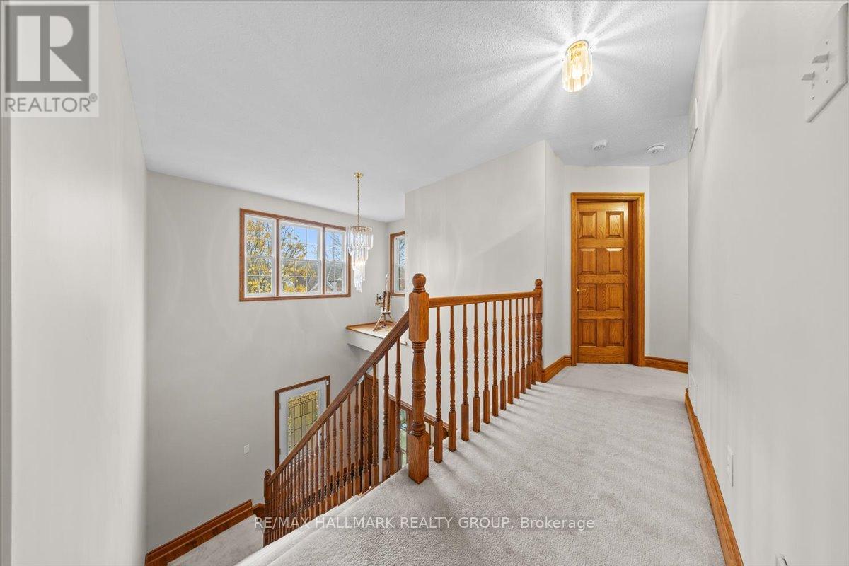 67 Mattawa Crescent, Ottawa, Ontario  K2M 2E8 - Photo 19 - X12481217