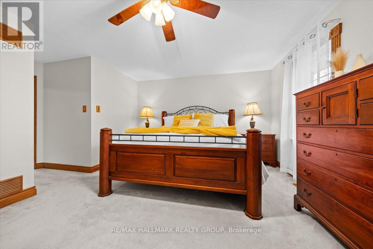 67 Mattawa Crescent, Ottawa, Ontario  K2M 2E8 - Photo 21 - X12481217
