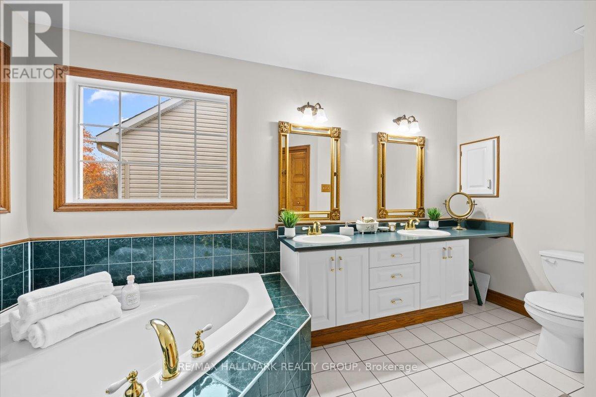 67 Mattawa Crescent, Ottawa, Ontario  K2M 2E8 - Photo 25 - X12481217