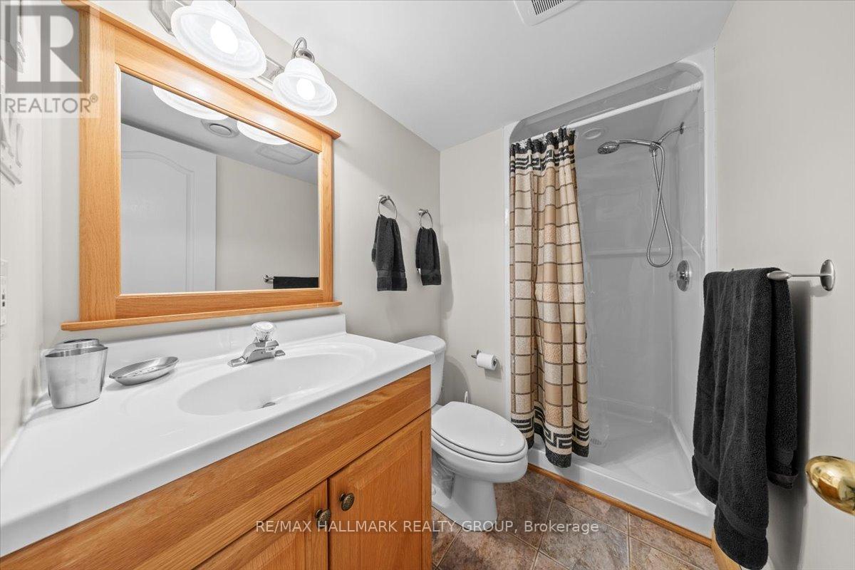 67 Mattawa Crescent, Ottawa, Ontario  K2M 2E8 - Photo 32 - X12481217