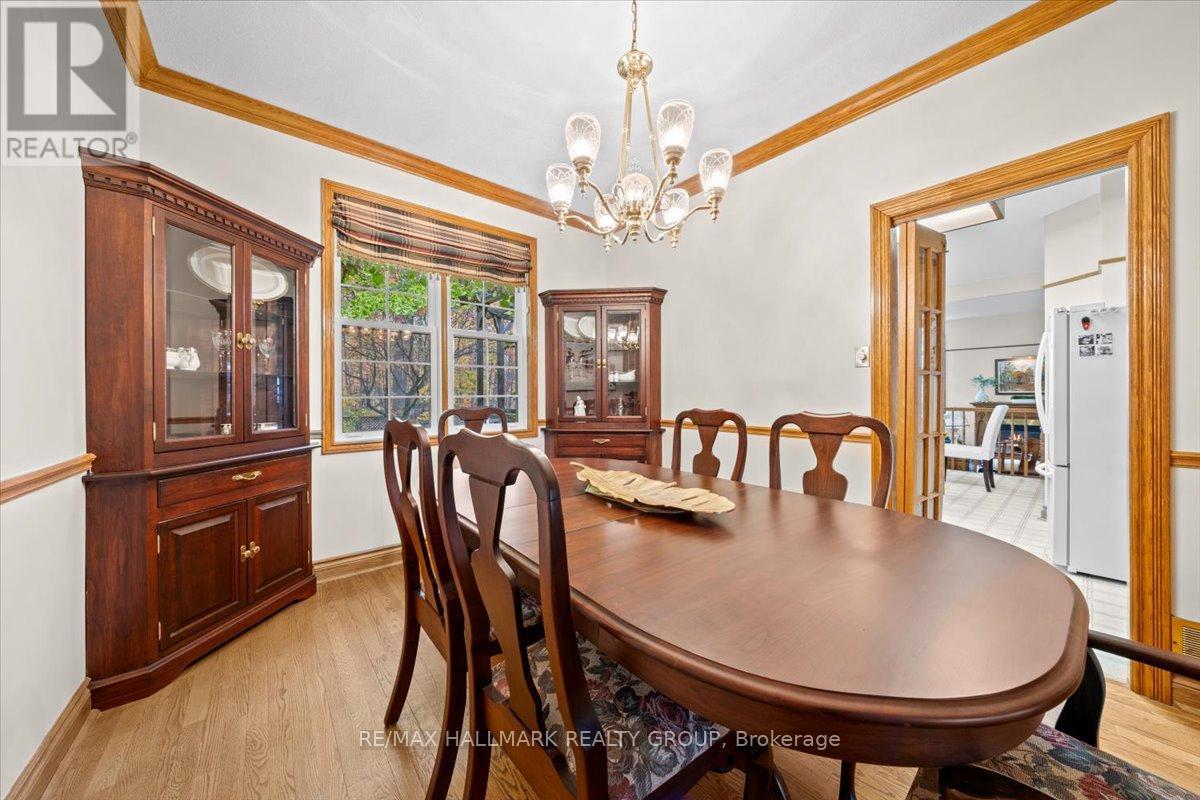 67 Mattawa Crescent, Ottawa, Ontario  K2M 2E8 - Photo 9 - X12481217
