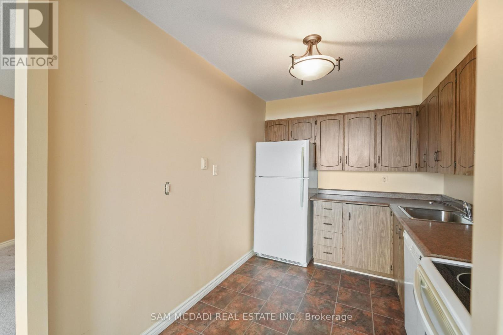 1102 - 2665 Windwood Drive, Mississauga, Ontario  L5N 2P2 - Photo 11 - W12481076