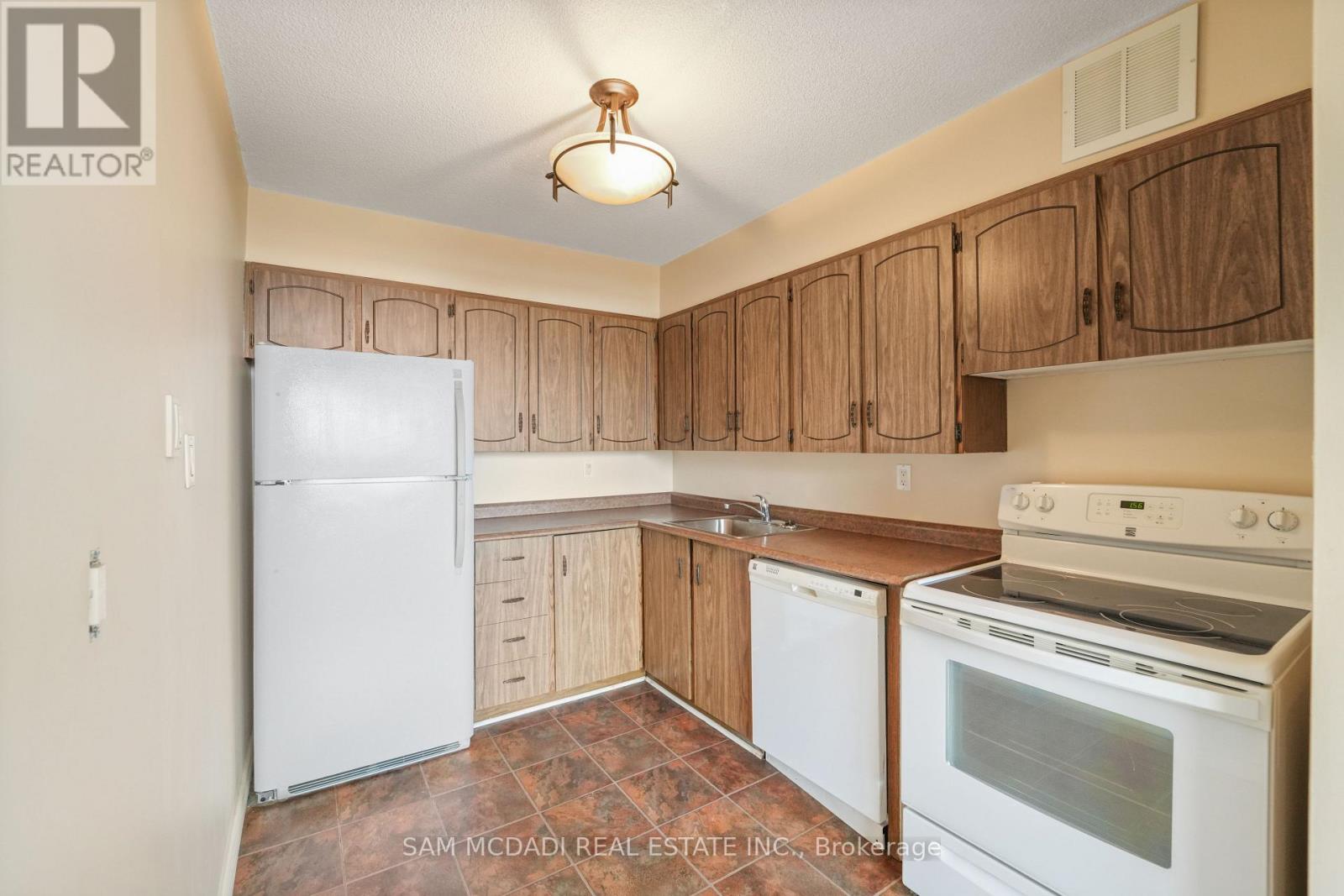 1102 - 2665 Windwood Drive, Mississauga, Ontario  L5N 2P2 - Photo 9 - W12481076
