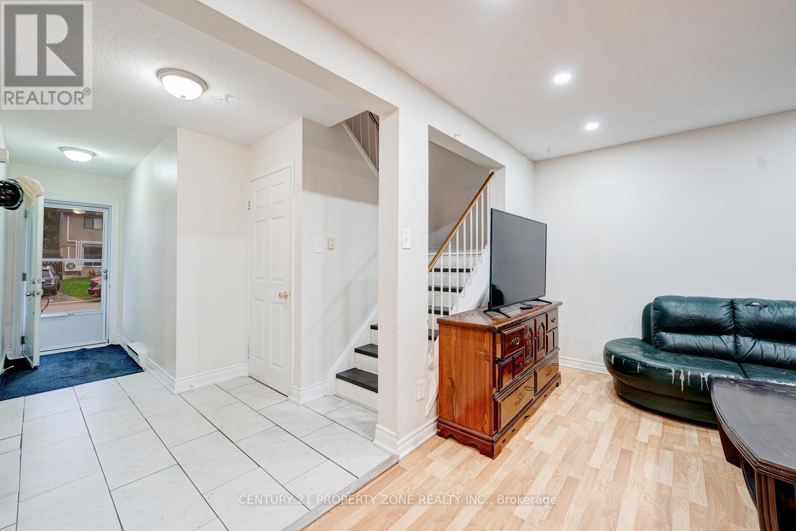 3 Jasmine Square, Brampton, Ontario  L6S 2N1 - Photo 15 - W12481088