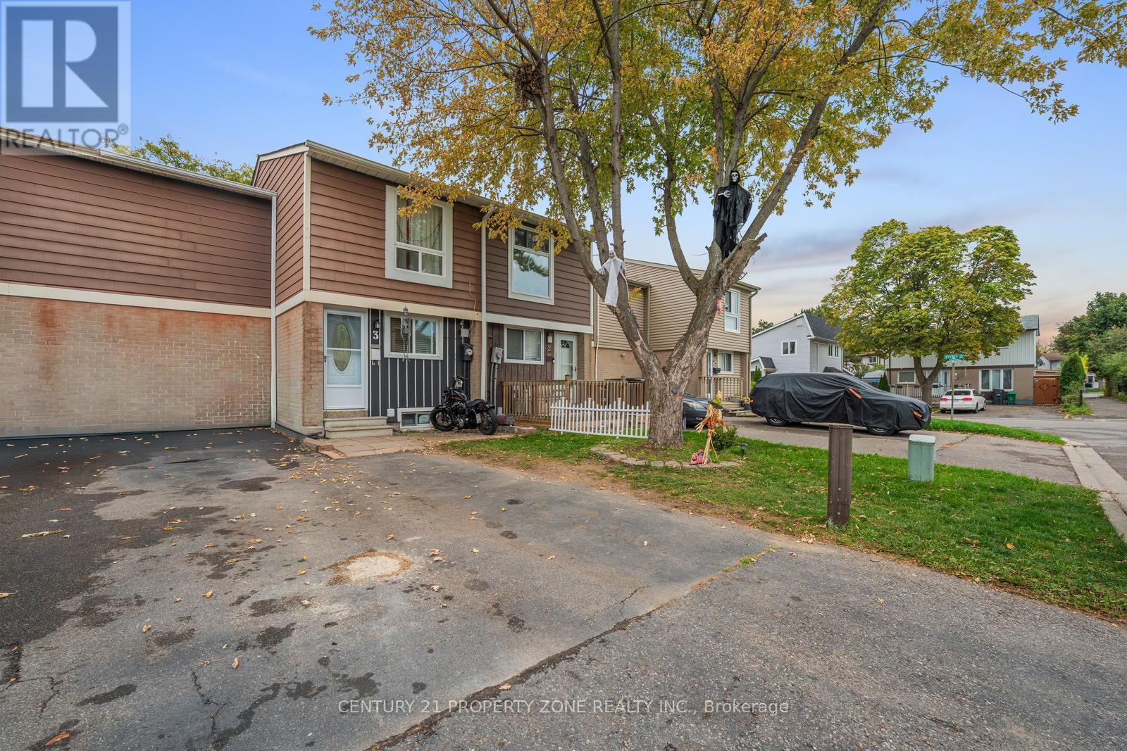 3 Jasmine Square, Brampton, Ontario  L6S 2N1 - Photo 3 - W12481088