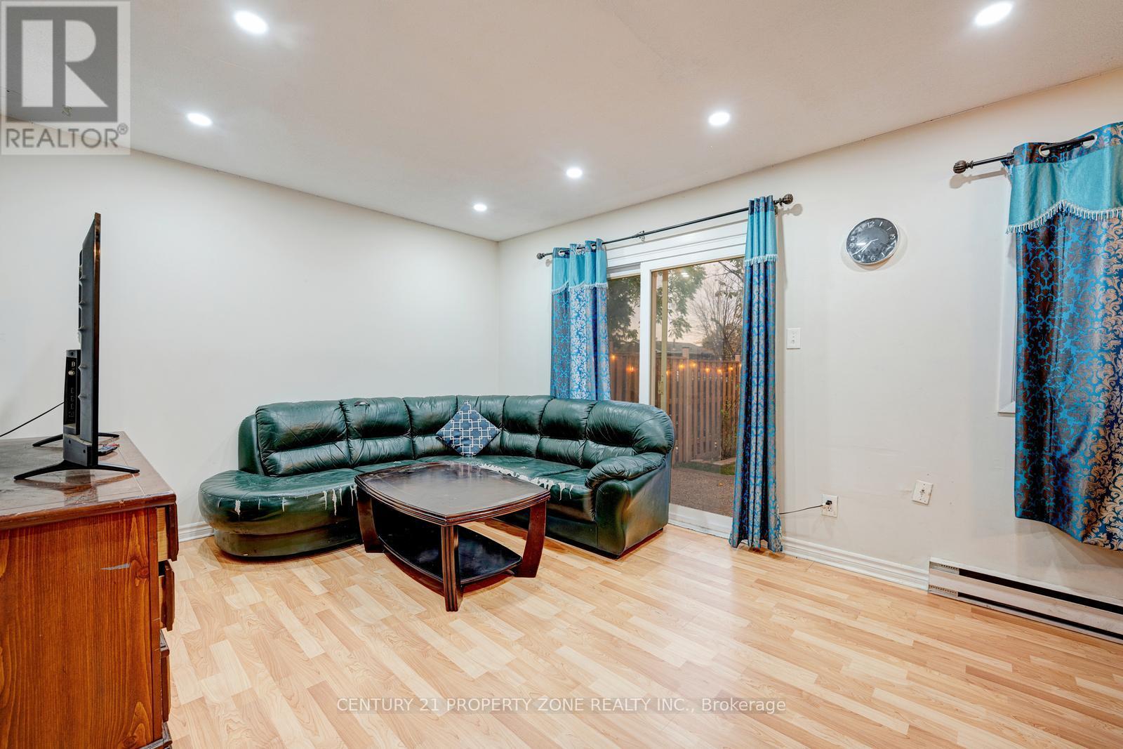 3 Jasmine Square, Brampton, Ontario  L6S 2N1 - Photo 9 - W12481088