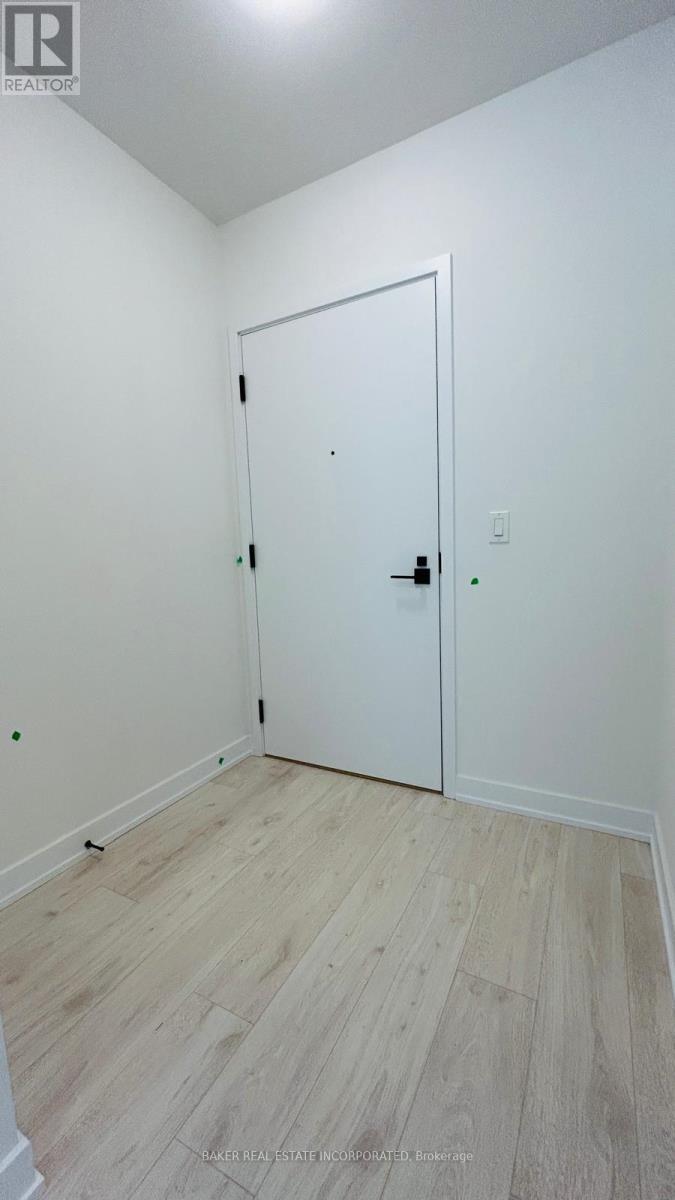 201 - 500 Plains Road E, Burlington, Ontario  L7T 2E1 - Photo 11 - W12481097