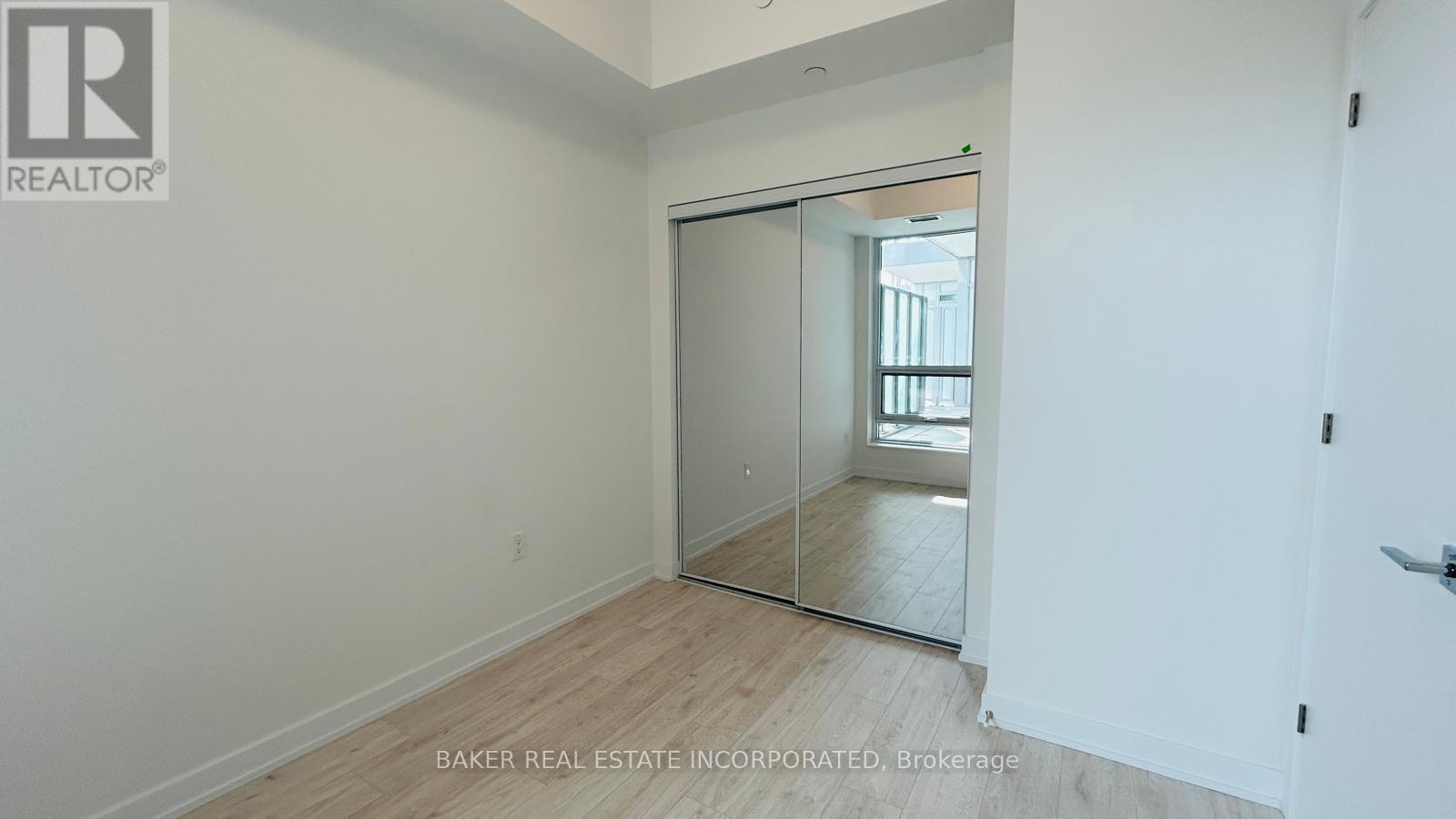 201 - 500 Plains Road E, Burlington, Ontario  L7T 2E1 - Photo 8 - W12481097