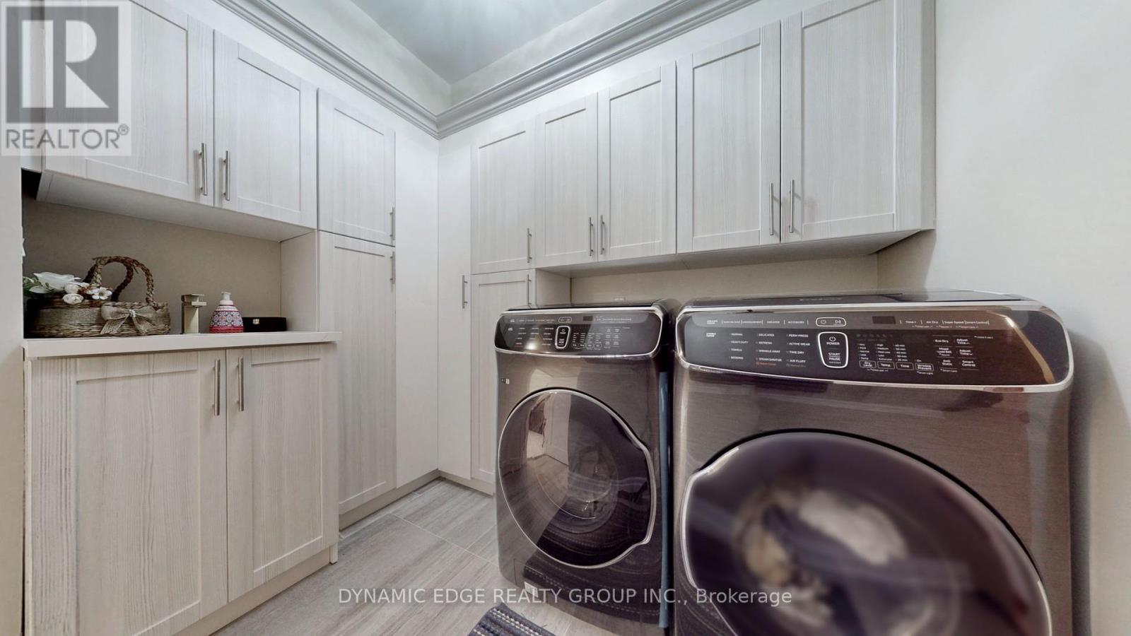 5351 Forest Ridge Drive E, Mississauga, Ontario  L5M 5B4 - Photo 15 - W12481106