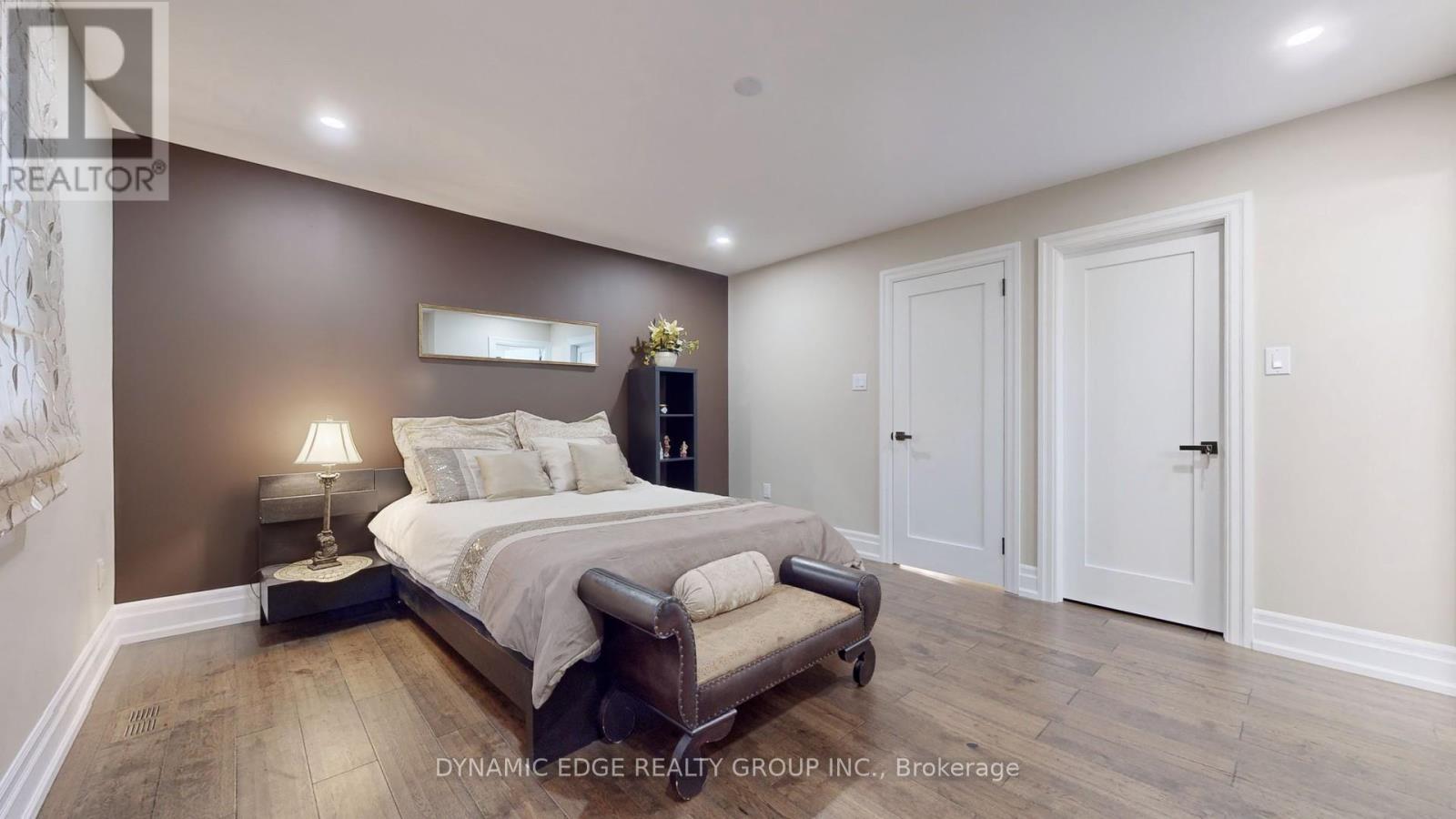 5351 Forest Ridge Drive E, Mississauga, Ontario  L5M 5B4 - Photo 23 - W12481106