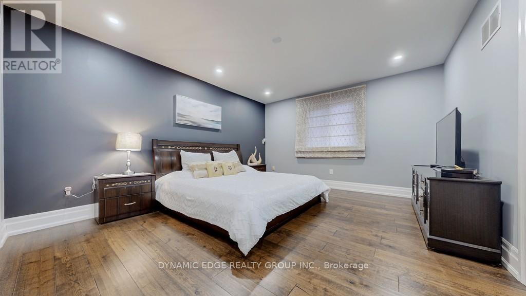 5351 Forest Ridge Drive E, Mississauga, Ontario  L5M 5B4 - Photo 31 - W12481106