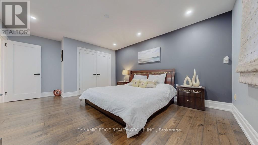 5351 Forest Ridge Drive E, Mississauga, Ontario  L5M 5B4 - Photo 32 - W12481106