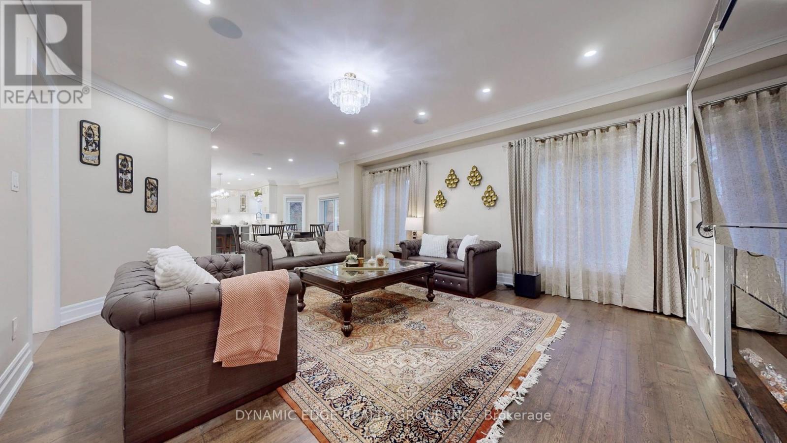 5351 Forest Ridge Drive E, Mississauga, Ontario  L5M 5B4 - Photo 8 - W12481106