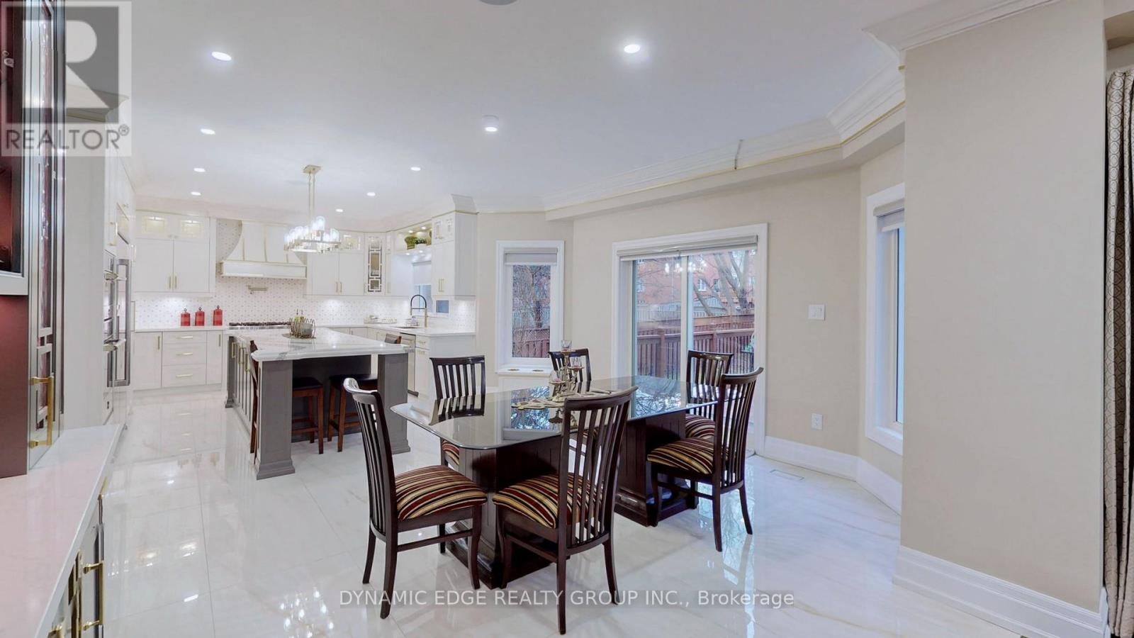 5351 Forest Ridge Drive E, Mississauga, Ontario  L5M 5B4 - Photo 9 - W12481106