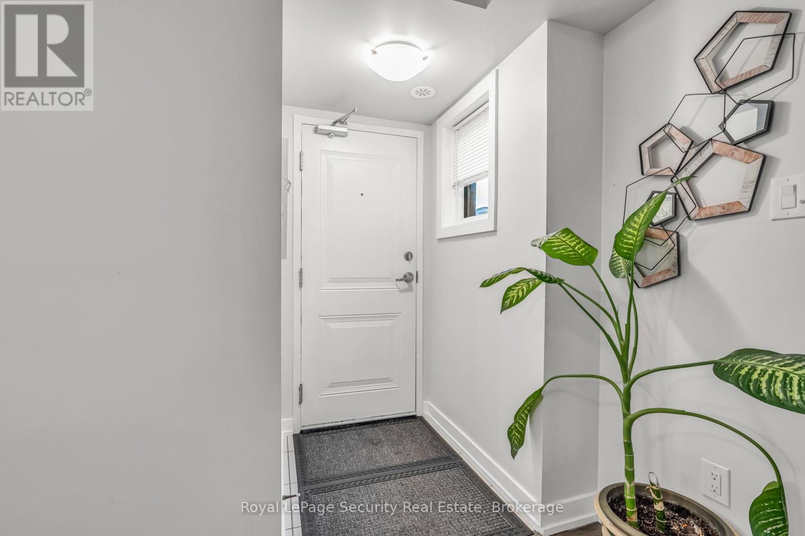 141 - 80 Parrotta Drive, Toronto, Ontario  M9M 0E6 - Photo 10 - W12481108