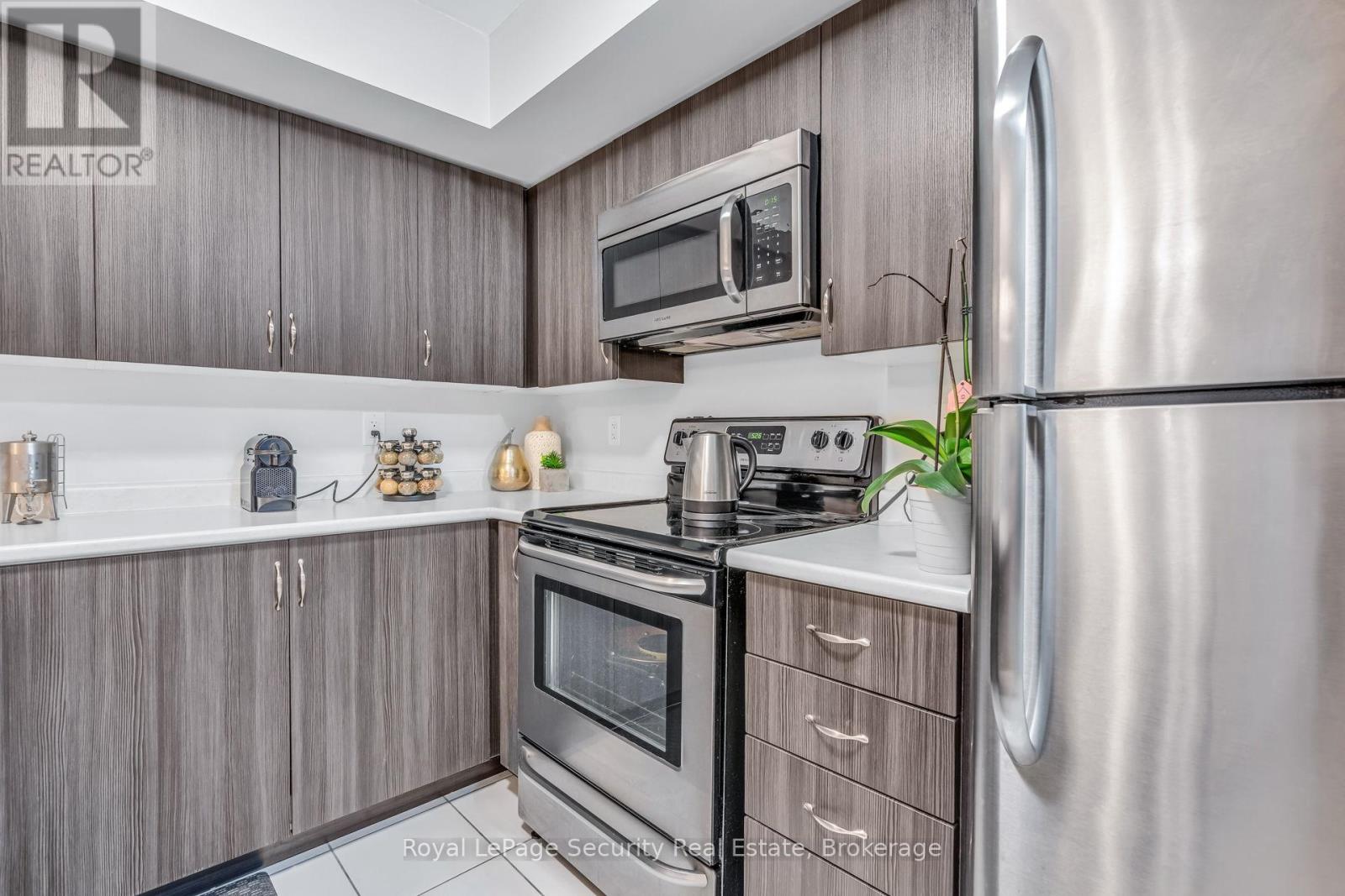 141 - 80 Parrotta Drive, Toronto, Ontario  M9M 0E6 - Photo 24 - W12481108