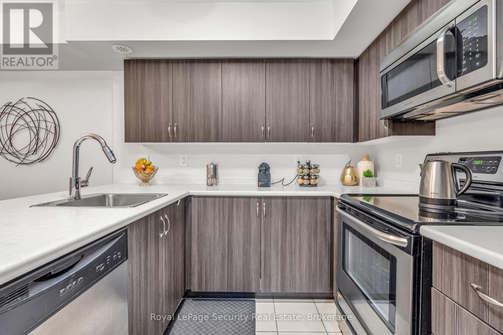 141 - 80 Parrotta Drive, Toronto, Ontario  M9M 0E6 - Photo 25 - W12481108