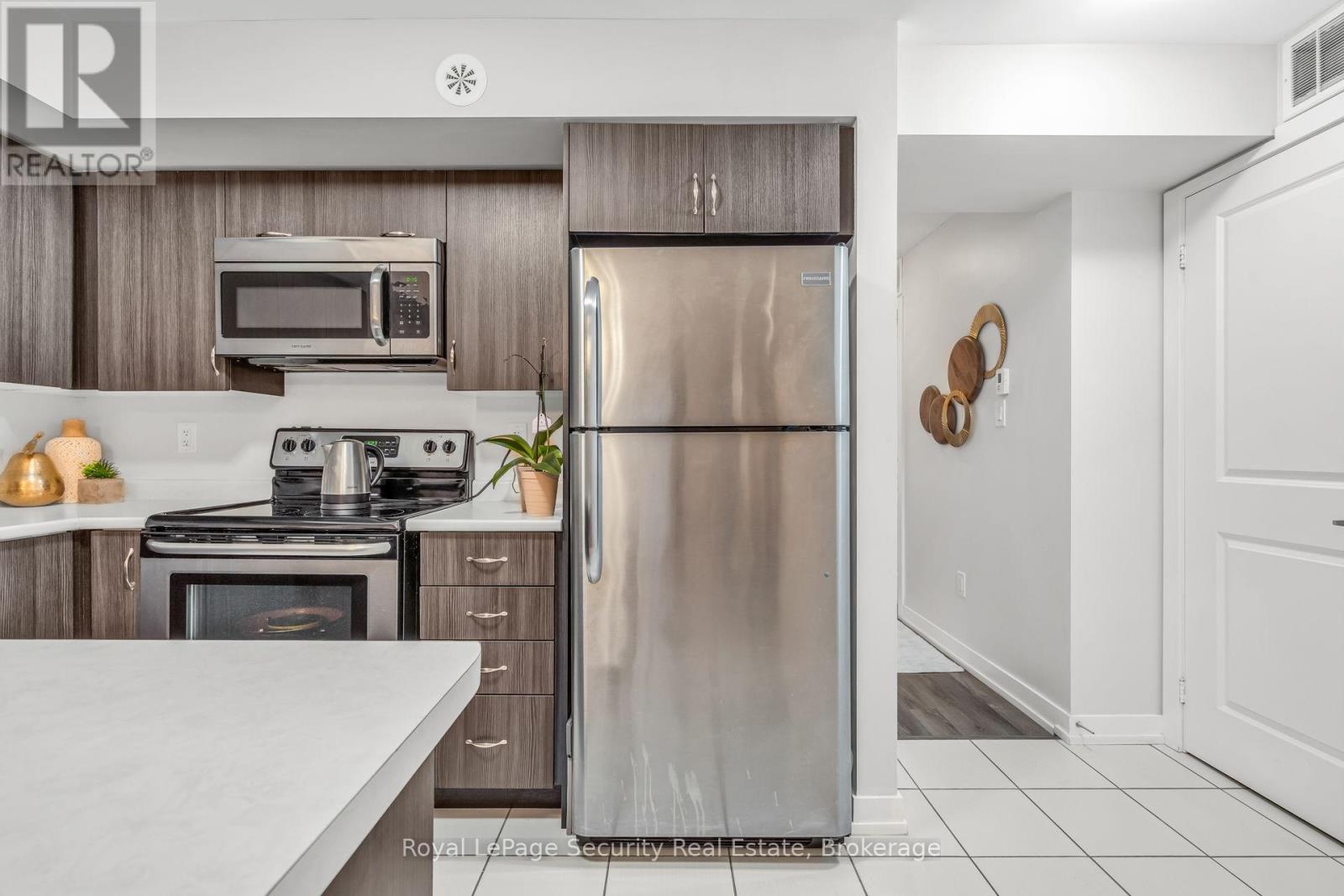 141 - 80 Parrotta Drive, Toronto, Ontario  M9M 0E6 - Photo 27 - W12481108